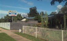 Warren Motor Inn - Warren - Accommodation Mount Tamborine 2
