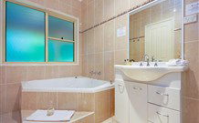 The Acreage Luxury B&B And Guesthouse - - Accommodation Mount Tamborine 1