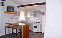 Burrill's Cedar Cottage - Accommodation Mount Tamborine 4