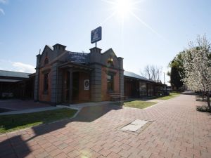 Willow Tree Inn - Accommodation Mount Tamborine 4
