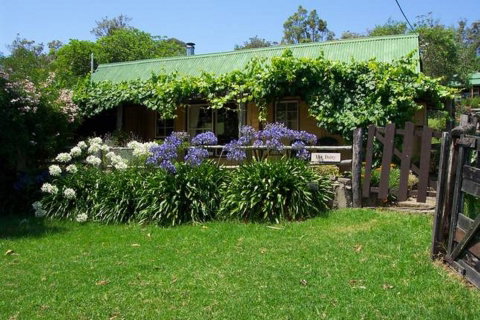 Fairview Farm Cottages - Accommodation Mount Tamborine 5