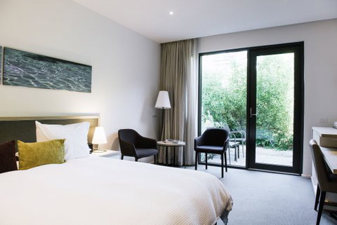 Flinders Hotel - Accommodation Mount Tamborine 1