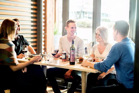 Flinders Hotel - Accommodation Mount Tamborine 4