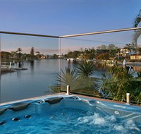Sanctuary on Water Elite Holiday Home - Accommodation Mount Tamborine