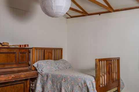 Daisy's Cottage - Accommodation Mount Tamborine 1