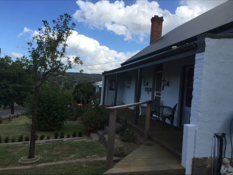 Hillside Cottage - Accommodation Mount Tamborine 0