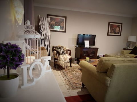 Huntington Cottage - Accommodation Mount Tamborine 2