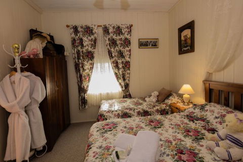 Tenterfield Historic Luxury Cottage - Accommodation Mount Tamborine 3