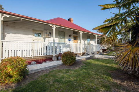 Tenterfield Historic Luxury Cottage - Accommodation Mount Tamborine 6