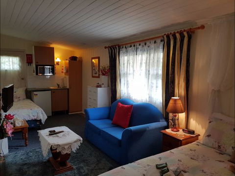 Tenterfield Historic Luxury Cottage - Accommodation Mount Tamborine 8