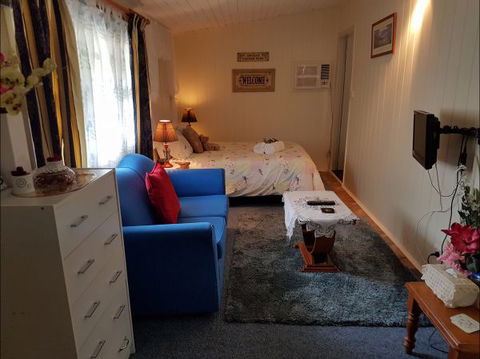 Tenterfield Historic Luxury Cottage - Accommodation Mount Tamborine 9