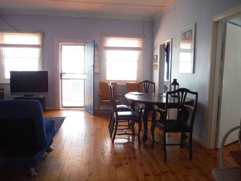 The Little White House - Accommodation Mount Tamborine 2