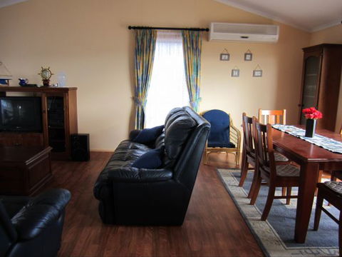 Annies Rest - Accommodation Mount Tamborine 1