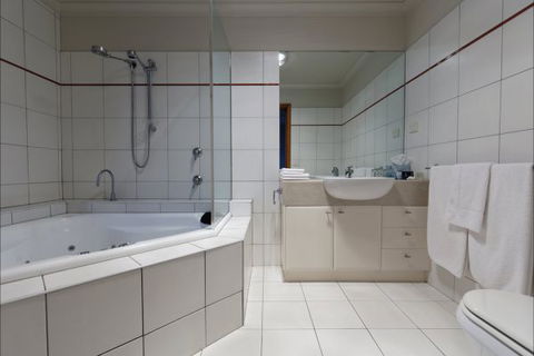 Eugenie's Luxury Accommodation - Accommodation Mount Tamborine 4