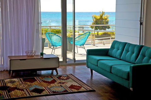 Penguin Beachfront Apartments - Accommodation Mount Tamborine 2
