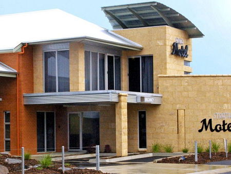 Strath Motel - Accommodation Mount Tamborine 0