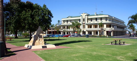 Renmark Hotel/Motel & Function Centre - Accommodation Mount Tamborine 8
