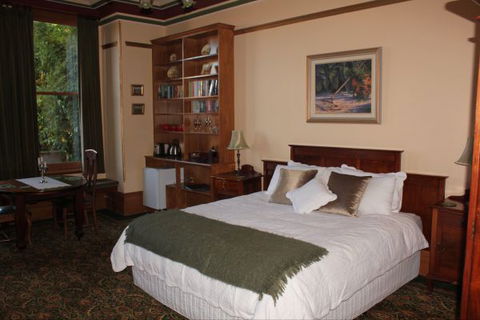 The Turret House - Accommodation Mount Tamborine 4