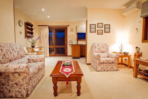 Camden Hillview - Accommodation Mount Tamborine 3