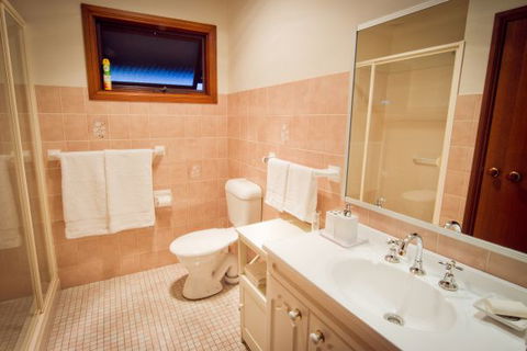 Camden Hillview - Accommodation Mount Tamborine 5