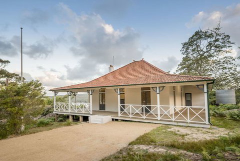 Hilltop Cottage - Accommodation Mount Tamborine 0