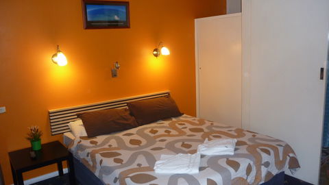 Adelaide Traveller's Inn Backpackers - Accommodation Mount Tamborine 0