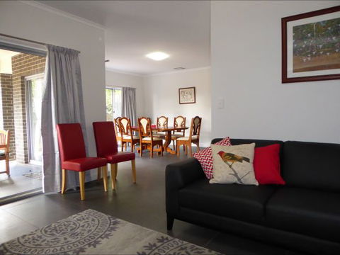 Adelaide Holiday House - Accommodation Mount Tamborine 0