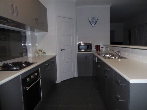 Adelaide Holiday House - Accommodation Mount Tamborine 6