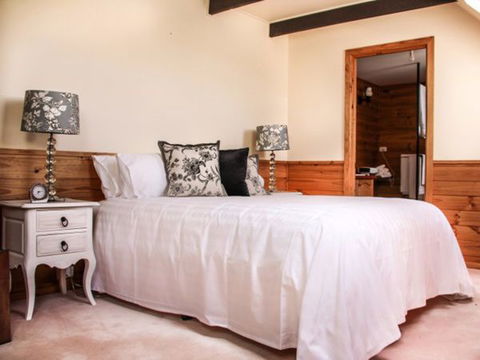 Brigham House - Tooma - Accommodation Mount Tamborine 2