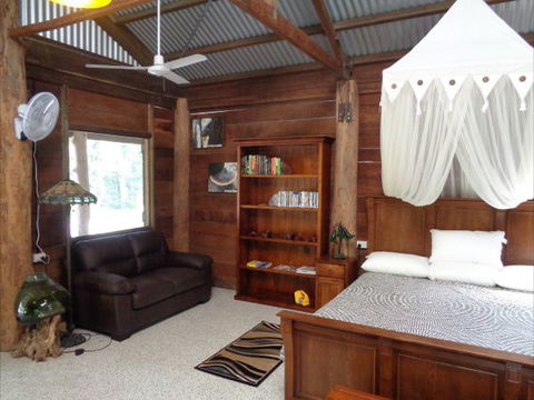Byfield Cabins On Waterpark Creek - Accommodation Mount Tamborine 2