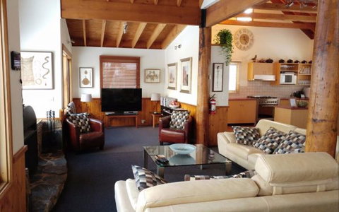 Cloud 9 Alpine Lodge - Accommodation Mount Tamborine 3