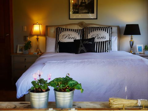 La Perrie Chalet Bed And Breakfast - Accommodation Mount Tamborine 0