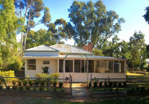 Lochinver Farm Homestead And Cottages - Accommodation Mount Tamborine 6