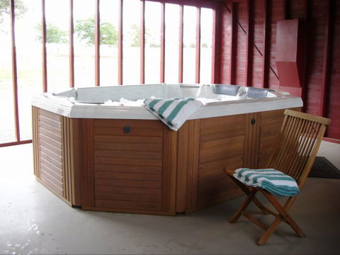 Lochinver Farm Homestead And Cottages - Accommodation Mount Tamborine 8