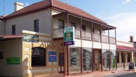 Victoria Hotel - Accommodation Mount Tamborine 4