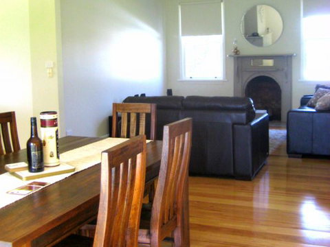 Orange Tree Cottage - Accommodation Mount Tamborine 3