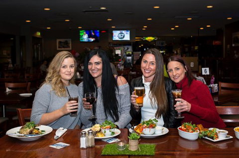 Pedens Hotel - Accommodation Mount Tamborine 2