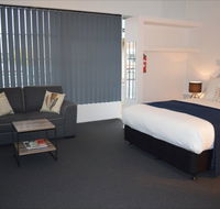 Penguin Seaside Motel - Accommodation Mount Tamborine
