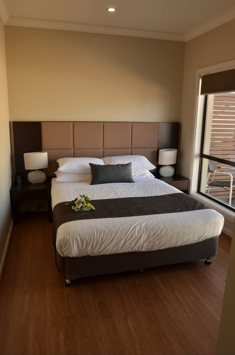 Renmark Holiday Apartments - Accommodation Mount Tamborine 2