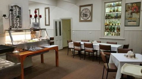 Royal Hotel Snake Valley - Accommodation Mount Tamborine 1