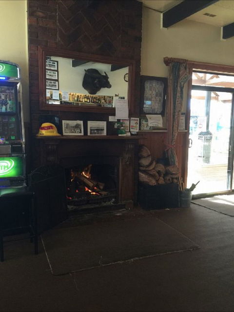 Royal Hotel Snake Valley - Accommodation Mount Tamborine 2