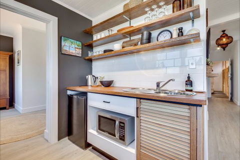 Stranded Beach Stay Yeppoon - Accommodation Mount Tamborine 6