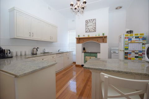 The Provincial Bed & Breakfast - Accommodation Mount Tamborine 1