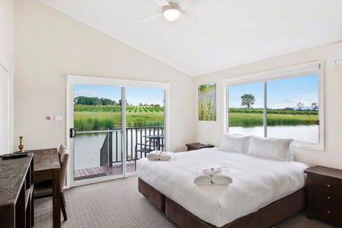 The Lakehouse At 201 - Accommodation Mount Tamborine 0