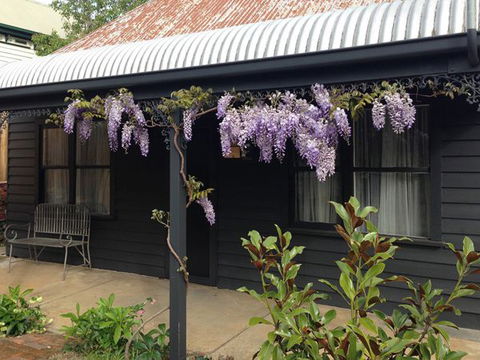 The Gold House - Accommodation Mount Tamborine 0