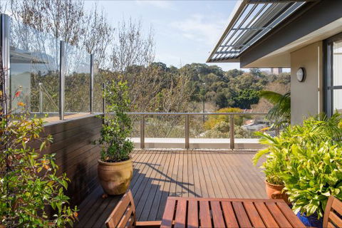 Trumper Loft - Accommodation Mount Tamborine 1