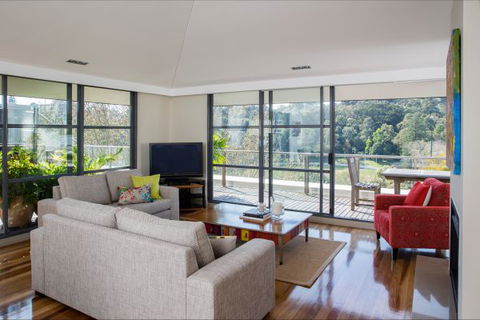 Trumper Loft - Accommodation Mount Tamborine 5