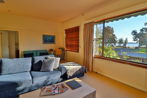 A Reflection On The Lake - Accommodation Mount Tamborine 0