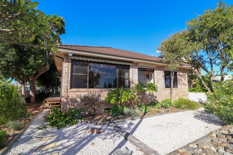 A Reflection On The Lake - Accommodation Mount Tamborine 1