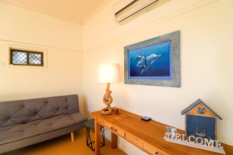 A Reflection On The Lake - Accommodation Mount Tamborine 6